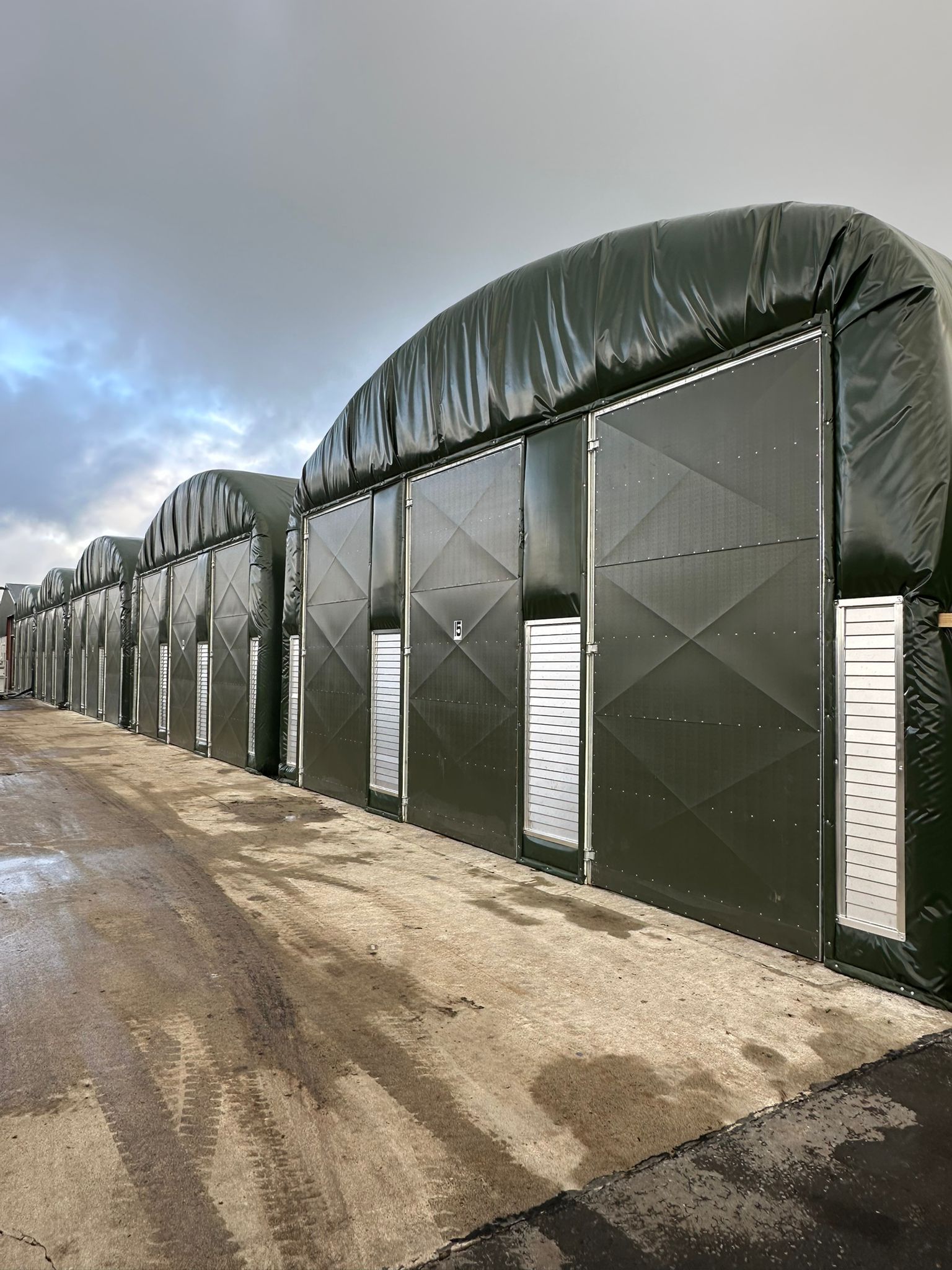 Row of Tunnel Kerr growing rooms with green Nicolon covers