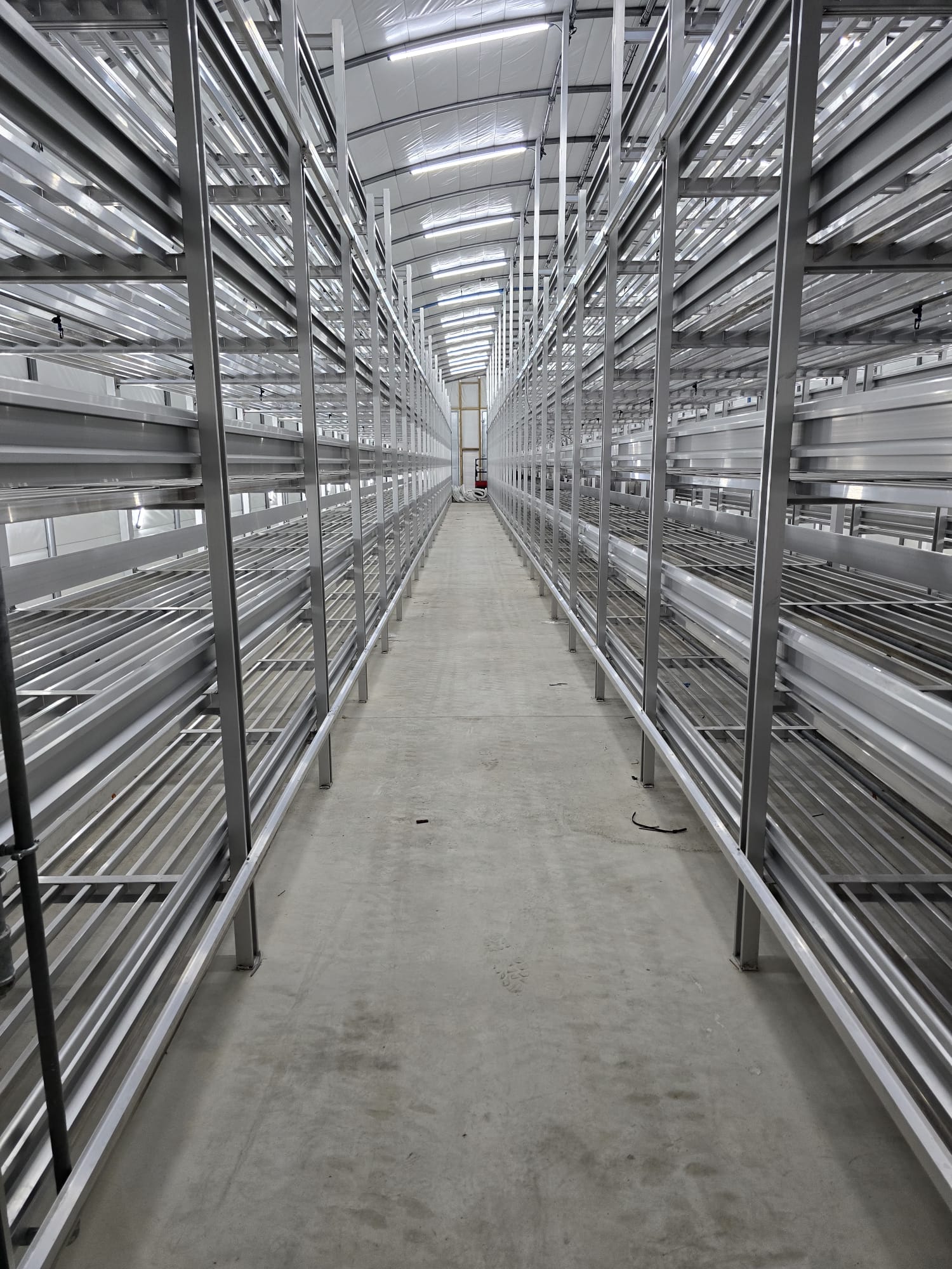TK-Shelving system inside tunnel